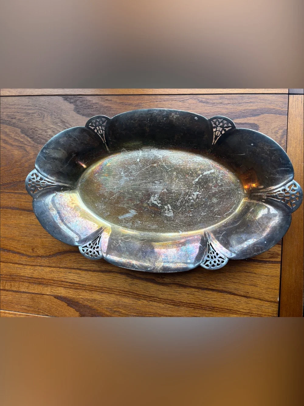 Vintage Wm. Rogers & Son silver-plated scalloped bread tray (Pattern #419).